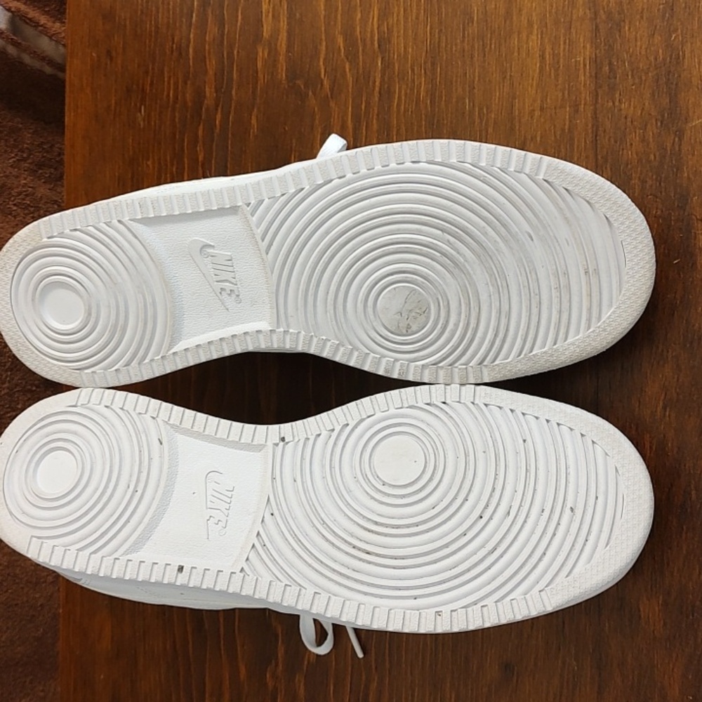 Nike White Lace-Up Sneakers Women's Size 10.5, Like New!!! Worn Once. - Picture 8 of 8